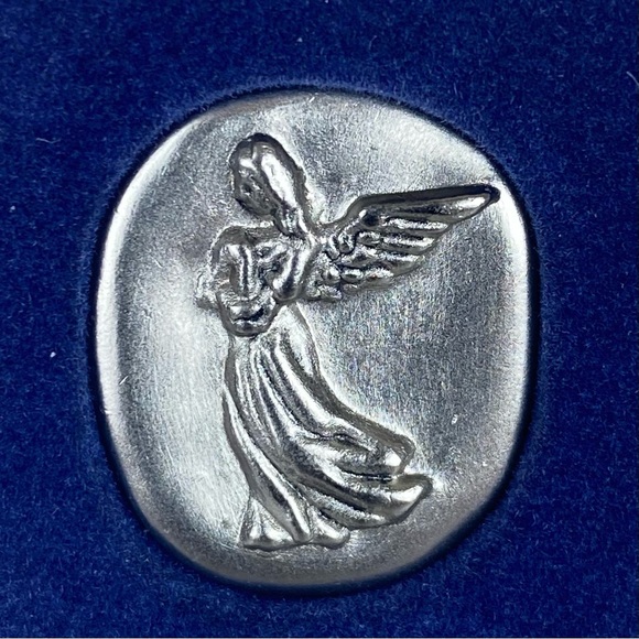 Russ Berrie & Co. Peace, Harmony and Love
Pewter Pocket Guardian Angel. - Picture 5 of 9